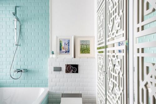 В палитре интерьера этой московской квартиры присутствуют, наверное, все основные цвета и их разнообразные оттенки. 09