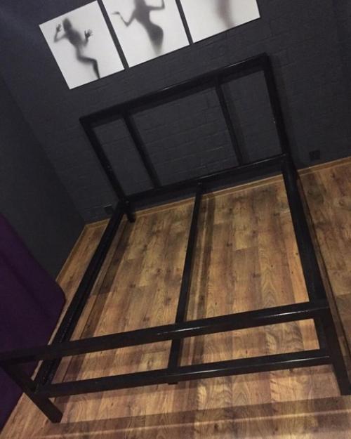 Сам сделал кровать на съемную квартиру. 01