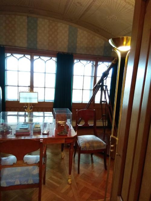 Дворец коттедж очень стильный, весьма скромный. 07