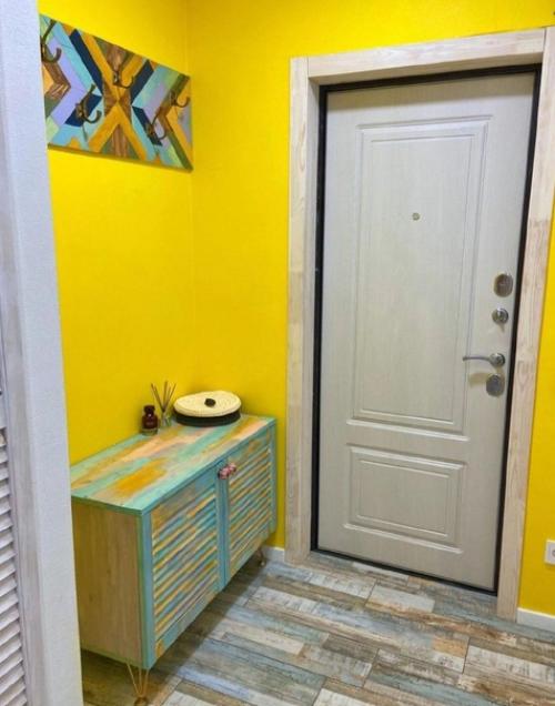 Яркий дизайн квартиры с отреставрированной винтажной мебелью. 03