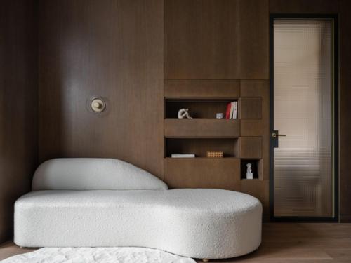 Благородный интерьер 1-комнатной квартиры 43, 5 м 2 в ЖК Spires в Москве. 02