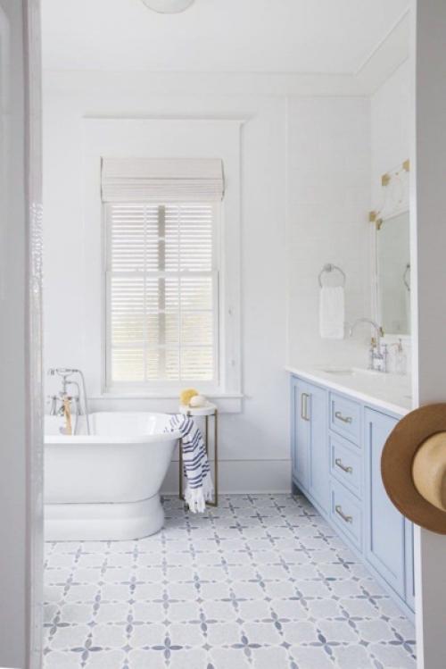 Как разнообразить белую ванную: 05