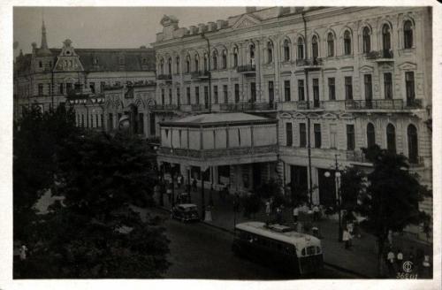 Изумрудное варенье из киви.   Варенье очень вкусное. Ингредиенты: - 5 киви. - 1 банан - 1 чайная ложка желатина - 220 гр. сахара. 04