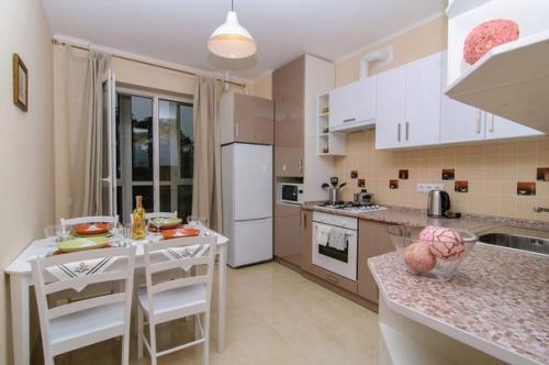 Кухни на заказ, шкафы - купе, встроенные шкафы, корпусная мебель по индивидуальным размерам. 05