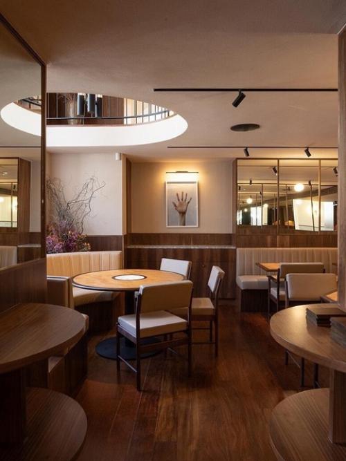 Ресторан DOP находится в центре порту, в здании бывшей штаб-квартиры банка Португалии. 04