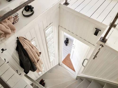 В Гетеборге есть мансардная квартира, которая является отличным примером того, как можно превратить заброшенное чердачное помещение в уютный дом. 08