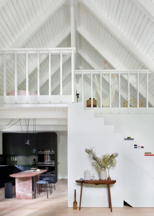 Прекрасный лесной дом со стильными интерьерами. 03