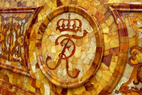 В апреле 2000 года. 01