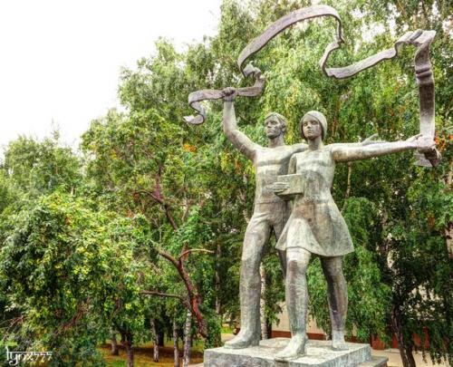 Ульяновск.  Музей Конспиративная Квартира Симбирской Группы Рсдрп и обелиск вечной славы на площади победы. 06