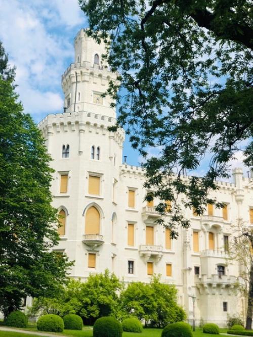 На юге Чехии, в 140км от Праги, расположен один из самых красивых и интересных замков Европы- глубока - над - влтавой. 05