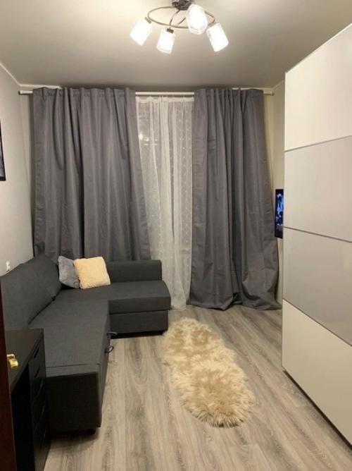 Немного переделали гостиную, пришлось поставить шкаф для хранения, конечно, стало меньше места. 01