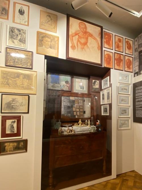 Последнюю неделю работает выставка Личная Комната Художника. 01