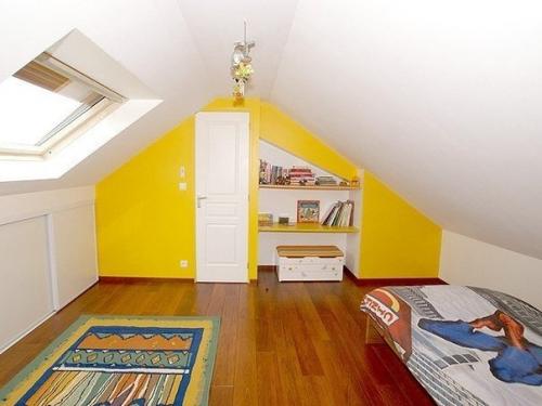 Как красиво и удобно обустроить мансарду в садовом доме на даче. 01