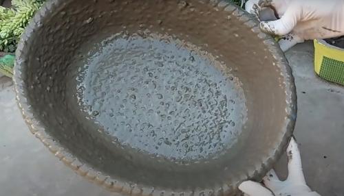 Красивый декор с помощью старого тазика. 02