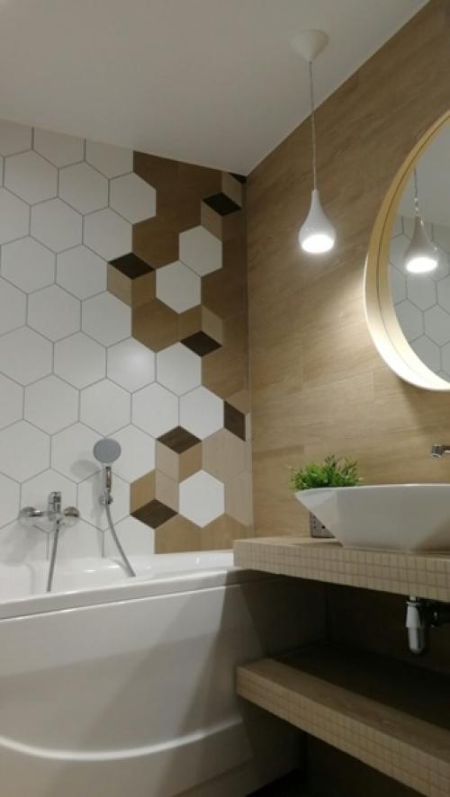 Ну вы только посмотрите, какое крутое решение было найдено для маленькой стандартной ванной комнаты! 04