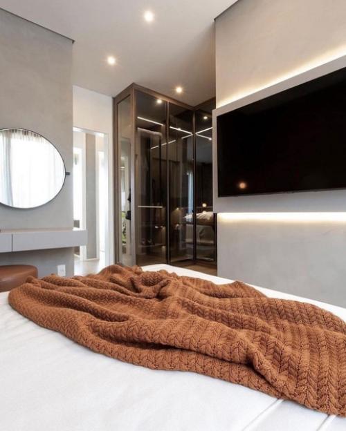 Шикарная спальная комната с гардеробом после капитального ремонта. 04