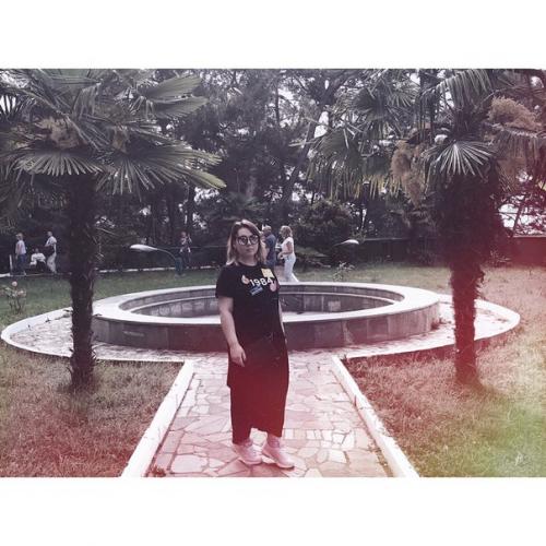 Вчера была очень длинная экскурсия и начали мы ее с дачи Сталина в Абхазии на холодной речке. 01