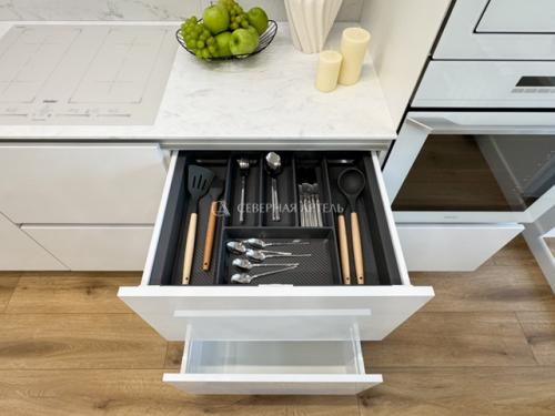 Какой кухонный гарнитур у человека, который ежедневно спасает жизни? 08