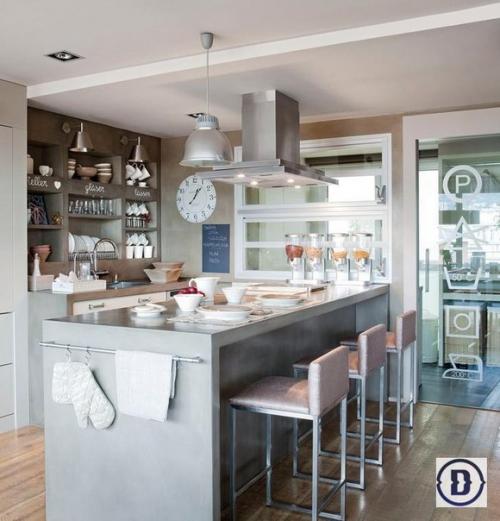 Апартаменты в Барселоне. Сердце этого интерьера - большой книжный шкаф с коллекцией книг о путешествиях и о странах мира. 02