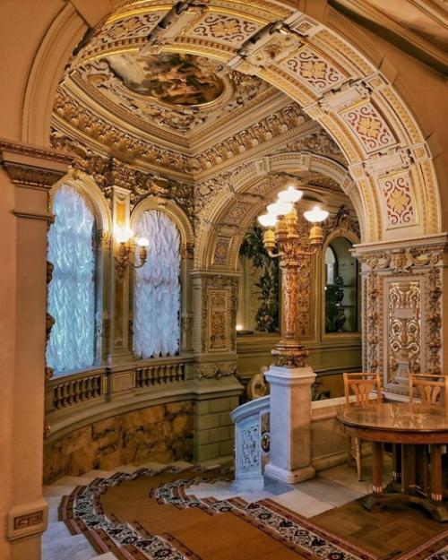 Дворец великого князя Владимира Александровича - это яркий пример архитектурного стиля, популярного в конце XIX века. 02