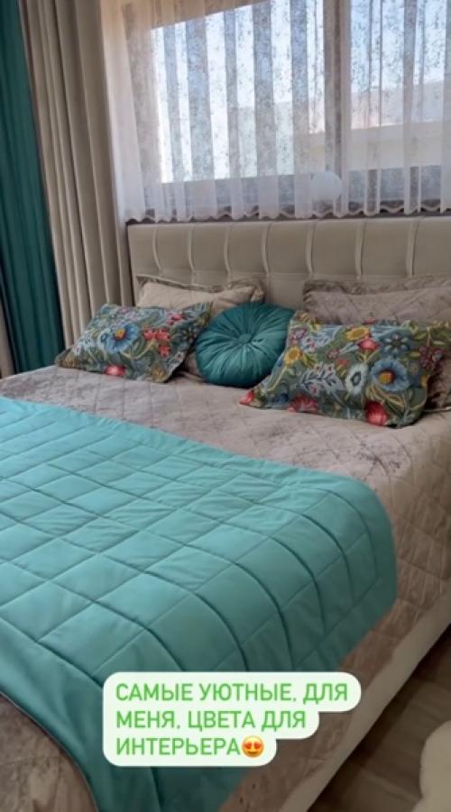 Ну, Какая же она Уютная: Ирина агибалова показала свою спальню на Кипре в перламутрово - бирюзовых тонах. 01