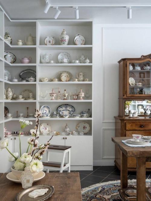 Винтаж и свет: интерьер магазина посуды в Петербурге. 01