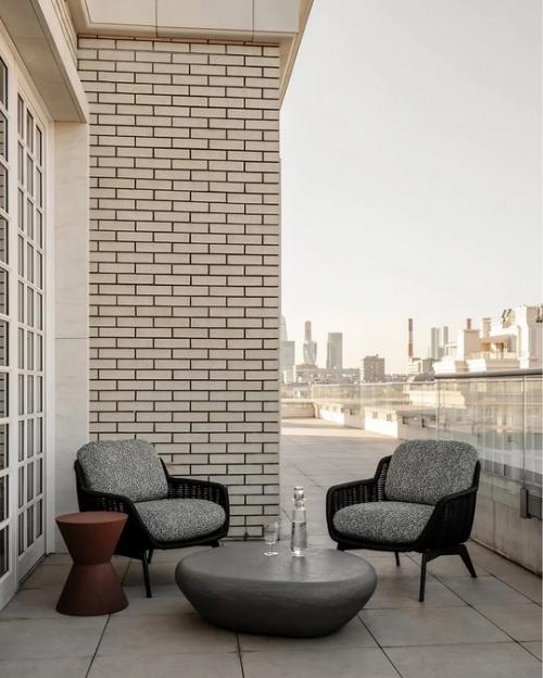 Облик интерьера определяет множество факторов - от пожеланий заказчиков до любимых приемов дизайнера. 07