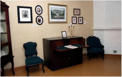 В нашем городе есть музей М. Е. Салтыкова - Щедрина, имя которого носит библиотека. 03