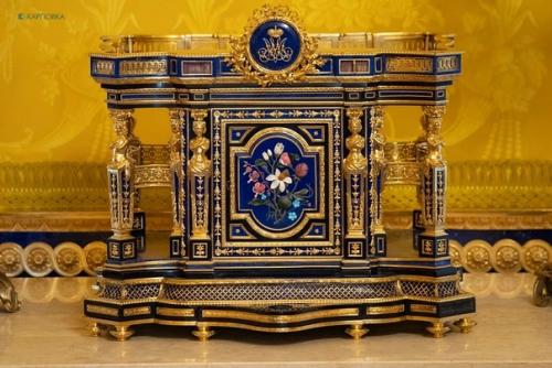 Двери дворца в царском селе. 04