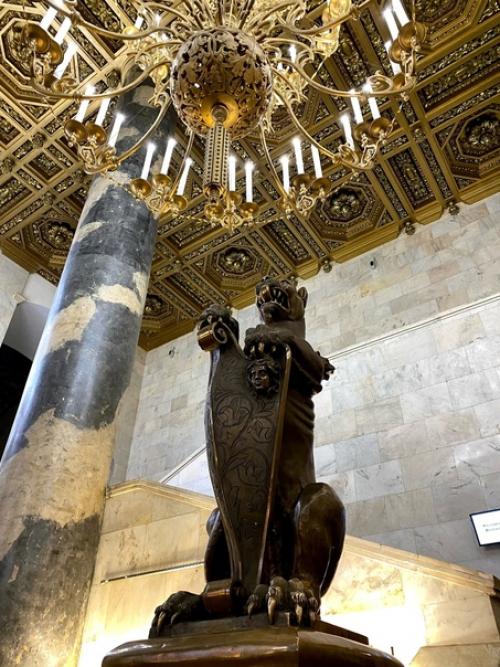 В апреле в свой день рождения побывала в гостинице Ленинградская - одной из семи сталинских высоток. 01