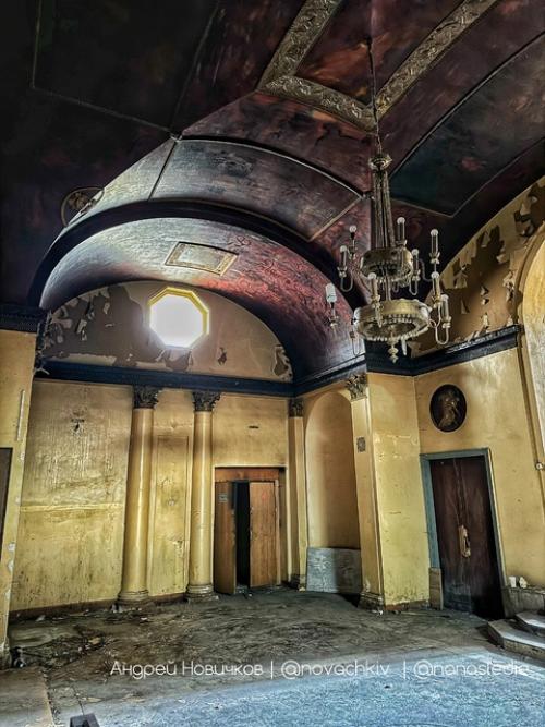 Заброшенный дом московского скакового общества с уникальными интерьерами. 08