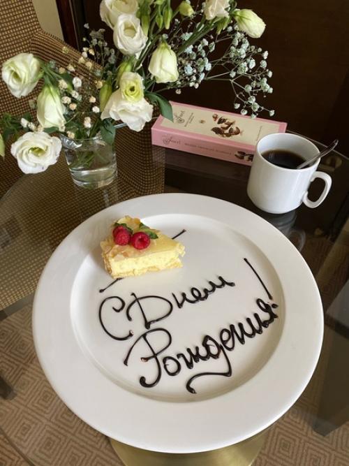 В апреле в свой день рождения побывала в гостинице Ленинградская - одной из семи сталинских высоток. 08