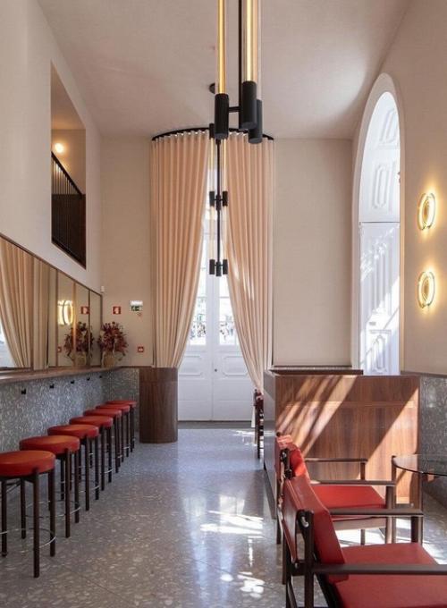 Ресторан DOP находится в центре порту, в здании бывшей штаб-квартиры банка Португалии. 01