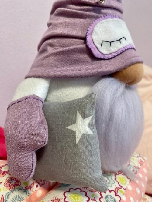 Около трети всей своей жизни человек спит и видит сны. 06