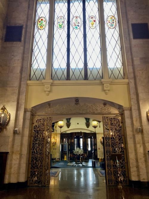 В апреле в свой день рождения побывала в гостинице Ленинградская - одной из семи сталинских высоток. 03