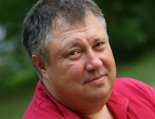 Обшарпанные стены и старая мебель: сын заставил актера Сергея Степанченко сделать ремонт. 04