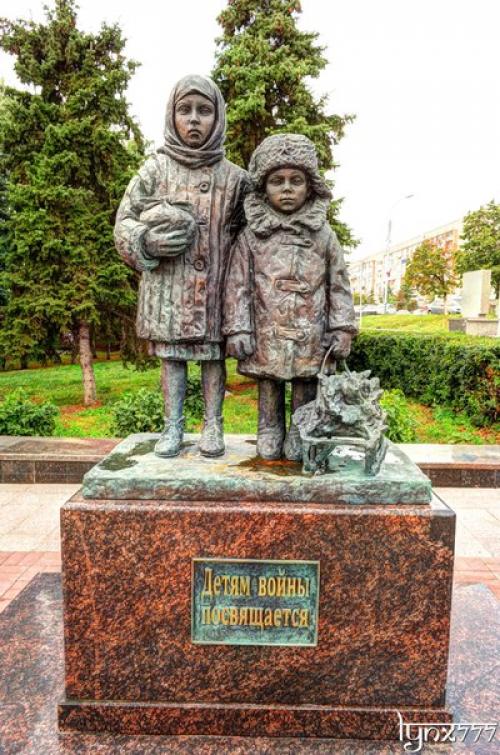 Ульяновск.  Музей Конспиративная Квартира Симбирской Группы Рсдрп и обелиск вечной славы на площади победы. 04