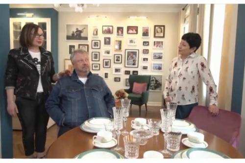 Обшарпанные стены и старая мебель: сын заставил актера Сергея Степанченко сделать ремонт. 01