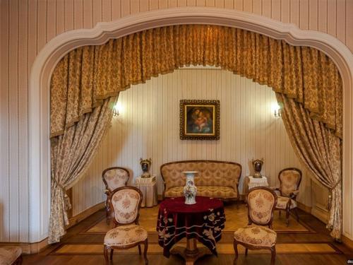 Массанровский дворец.  Он располагается недалеко от жемчужины Крыма Ялты. 07