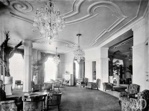 Астория.  Сто пять лет назад открылась гостиница, биография которой повторила все изгибы истории турбулентного ХХ века. 03