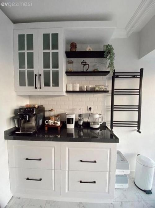 Кухня с чудесной столовой зоной на присоединенном балконе в квартире молодой семейной пары. 04