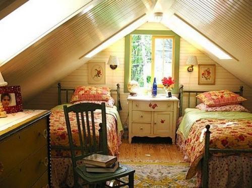 Как красиво и удобно обустроить мансарду в садовом доме на даче. 03