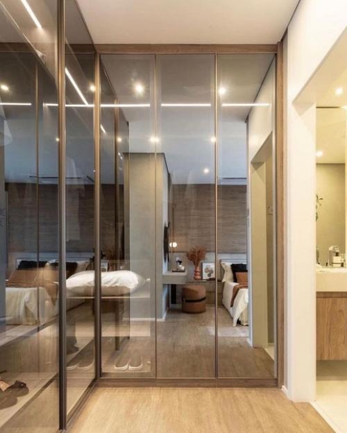 Шикарная спальная комната с гардеробом после капитального ремонта. 06