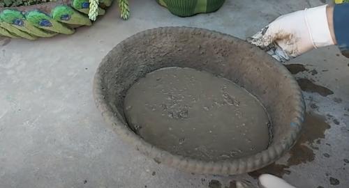 Красивый декор с помощью старого тазика. 04