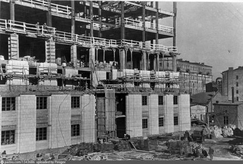 Доброе утро!   В Москве много легендарных зданий и сооружений. 04