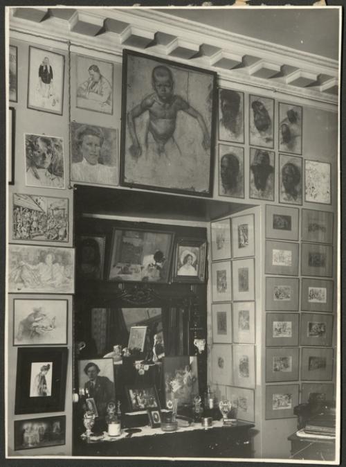 Последнюю неделю работает выставка Личная Комната Художника.