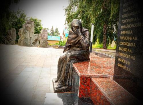 Ульяновск.  Музей Конспиративная Квартира Симбирской Группы Рсдрп и обелиск вечной славы на площади победы. 05