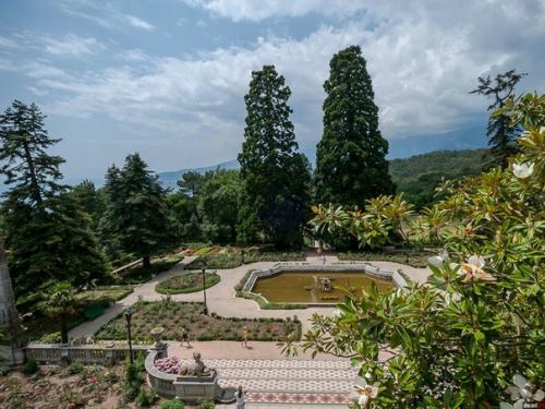 Массанровский дворец.  Он располагается недалеко от жемчужины Крыма Ялты. 02