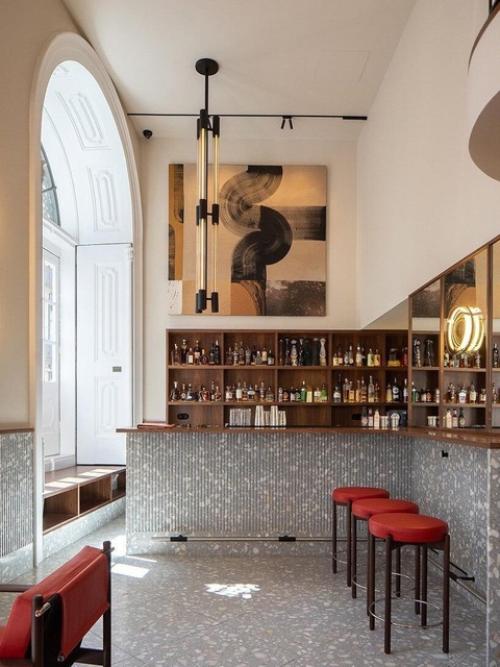 Ресторан DOP находится в центре порту, в здании бывшей штаб-квартиры банка Португалии. 02