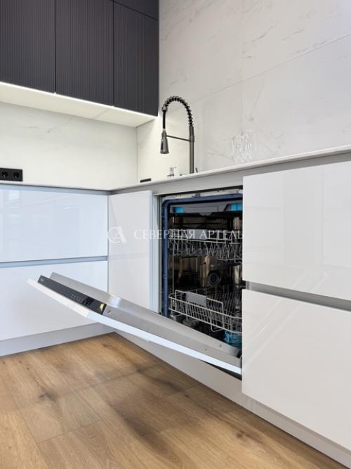 Какой кухонный гарнитур у человека, который ежедневно спасает жизни? 05